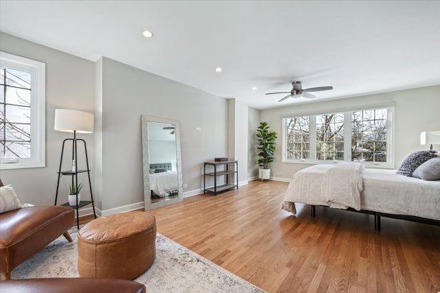 909 Locust Road, Wilmette, IL 60091