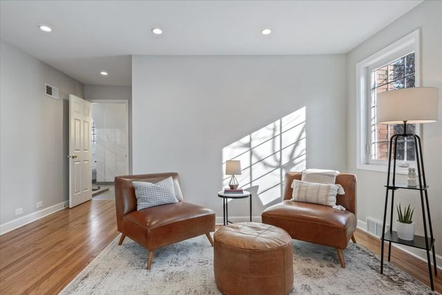 909 Locust Road, Wilmette, IL 60091