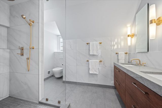 909 Locust Road, Wilmette, IL 60091