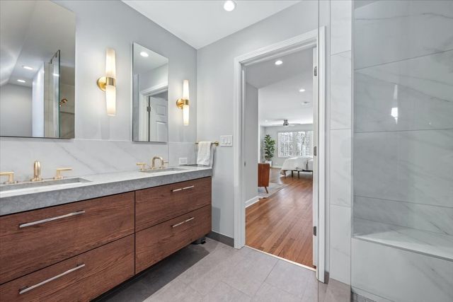 909 Locust Road, Wilmette, IL 60091