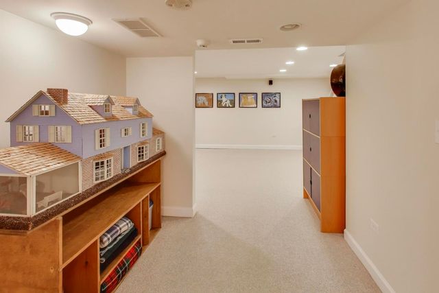 909 Locust Road, Wilmette, IL 60091