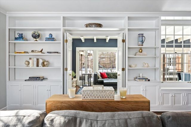 909 Locust Road, Wilmette, IL 60091