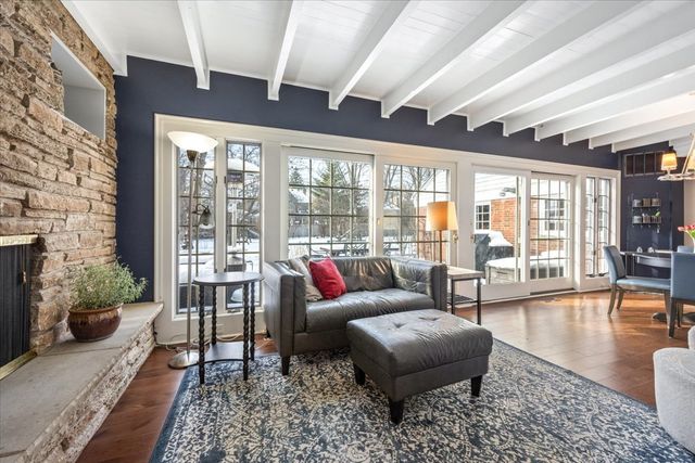 909 Locust Road, Wilmette, IL 60091