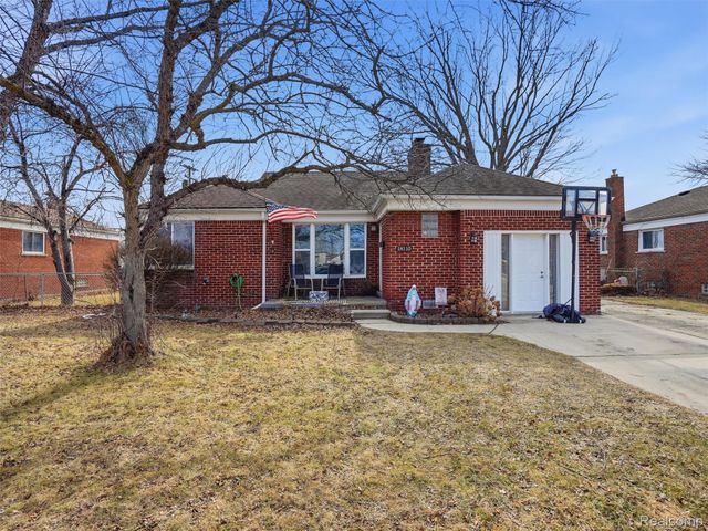 18110 Oak Avenue, Eastpointe, MI 48021