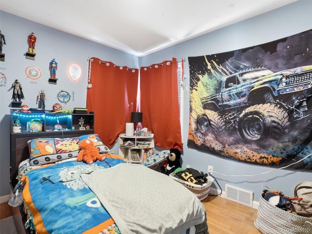 18110 Oak Avenue, Eastpointe, MI 48021