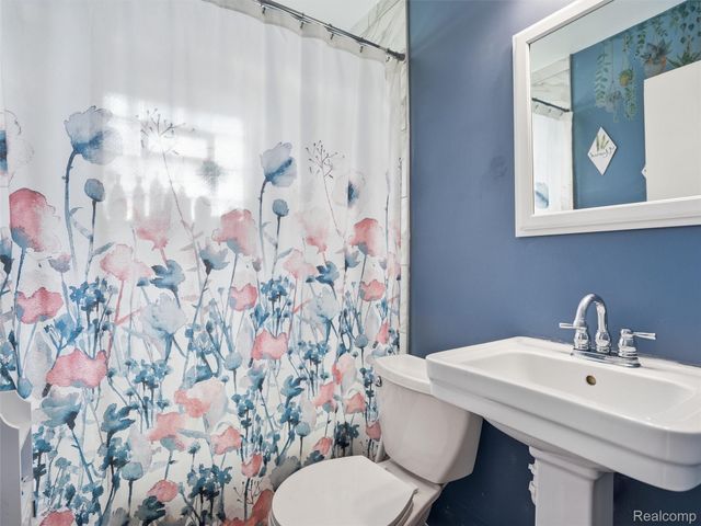 18110 Oak Avenue, Eastpointe, MI 48021