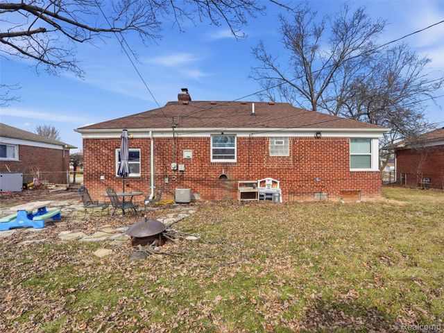 18110 Oak Avenue, Eastpointe, MI 48021