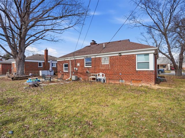 18110 Oak Avenue, Eastpointe, MI 48021