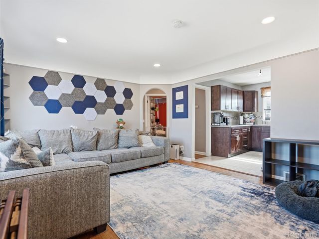 18110 Oak Avenue, Eastpointe, MI 48021