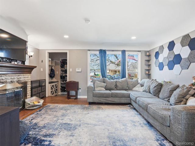 18110 Oak Avenue, Eastpointe, MI 48021