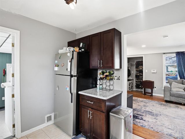 18110 Oak Avenue, Eastpointe, MI 48021