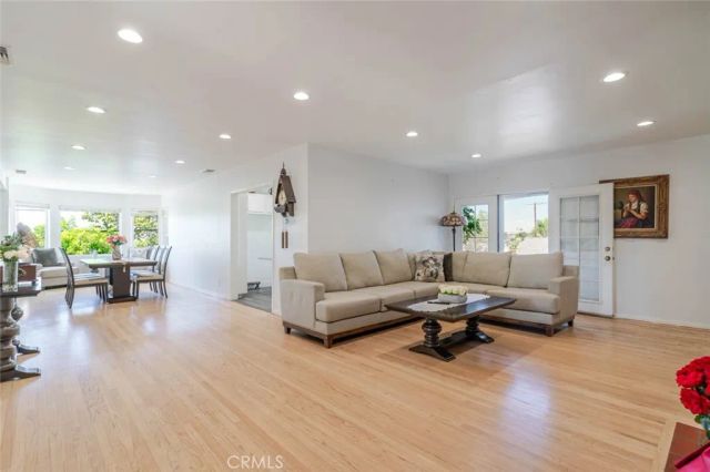 801 Stephen Road, Burbank, CA 91504