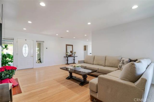 801 Stephen Road, Burbank, CA 91504