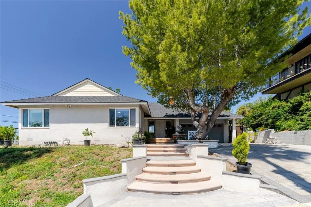 801 Stephen Road, Burbank, CA 91504