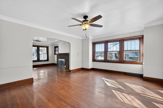 821 Douglas Avenue, Des Moines, IA 50313