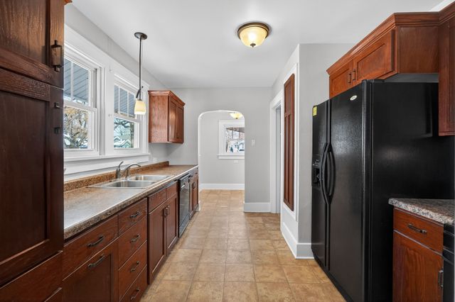 821 Douglas Avenue, Des Moines, IA 50313