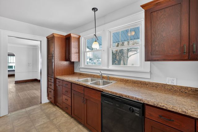 821 Douglas Avenue, Des Moines, IA 50313