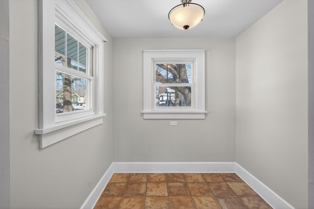 821 Douglas Avenue, Des Moines, IA 50313