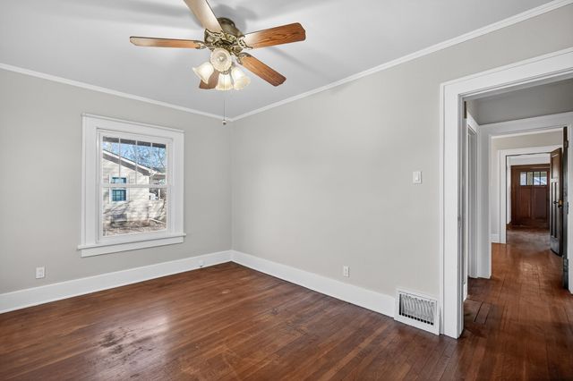 821 Douglas Avenue, Des Moines, IA 50313