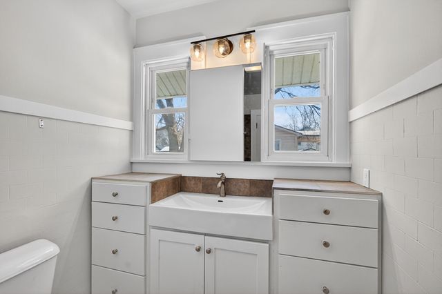 821 Douglas Avenue, Des Moines, IA 50313