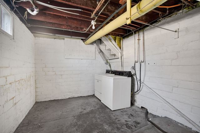 821 Douglas Avenue, Des Moines, IA 50313