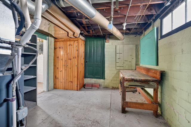 821 Douglas Avenue, Des Moines, IA 50313