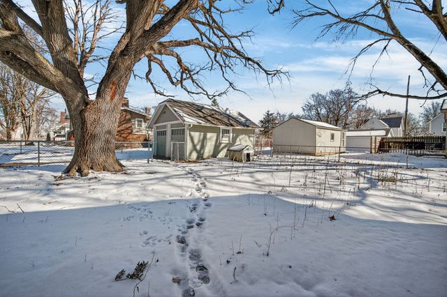 821 Douglas Avenue, Des Moines, IA 50313