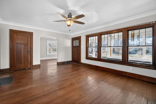 821 Douglas Avenue, Des Moines, IA 50313