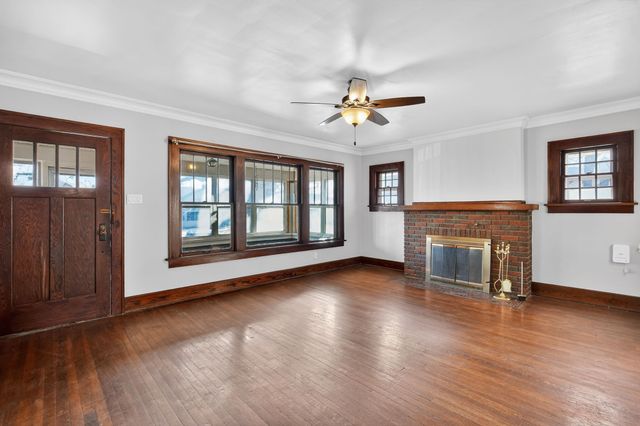 821 Douglas Avenue, Des Moines, IA 50313