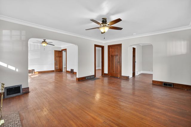 821 Douglas Avenue, Des Moines, IA 50313