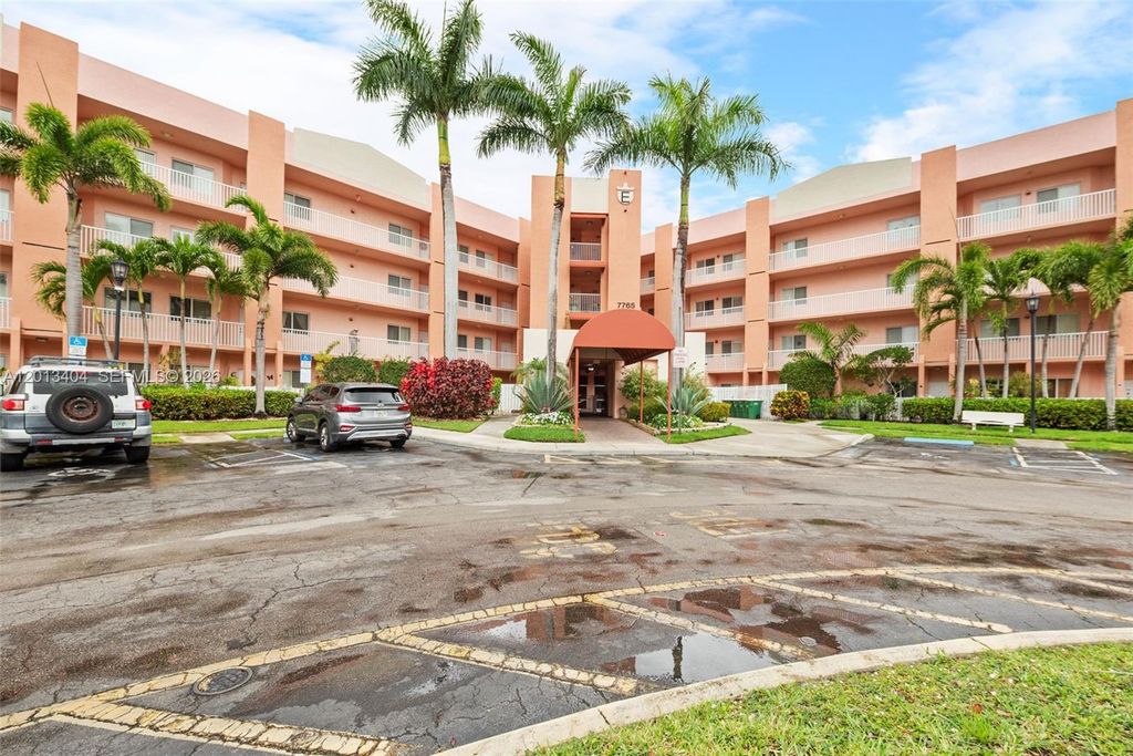 7765 Yardley Dr 115, Tamarac, FL 33321