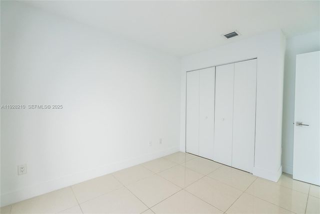 1985 Bay Dr 113, Miami Beach, FL 33141