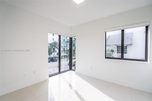 1985 Bay Dr 113, Miami Beach, FL 33141