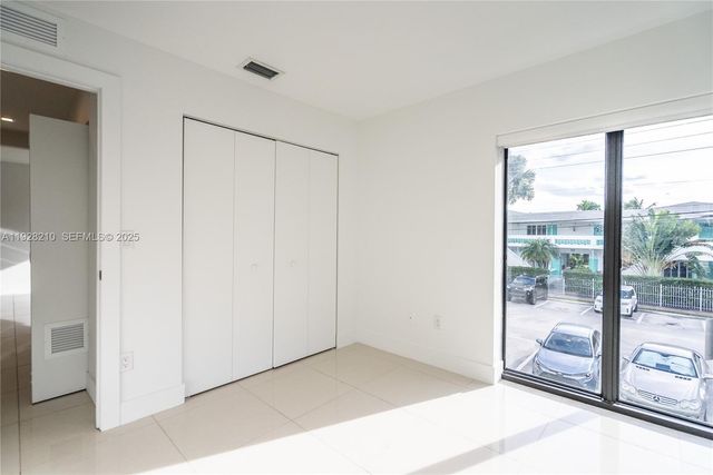 1985 Bay Dr 113, Miami Beach, FL 33141
