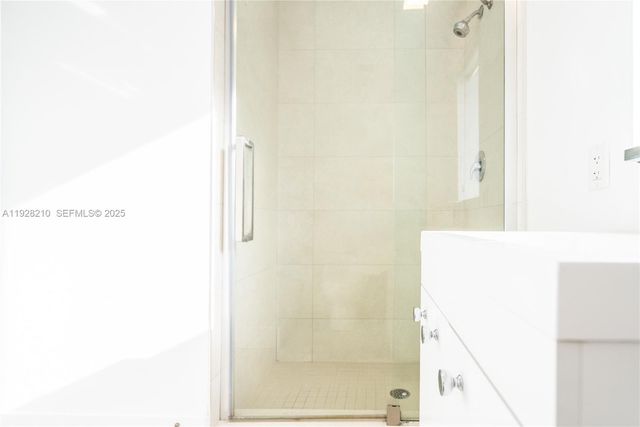 1985 Bay Dr 113, Miami Beach, FL 33141