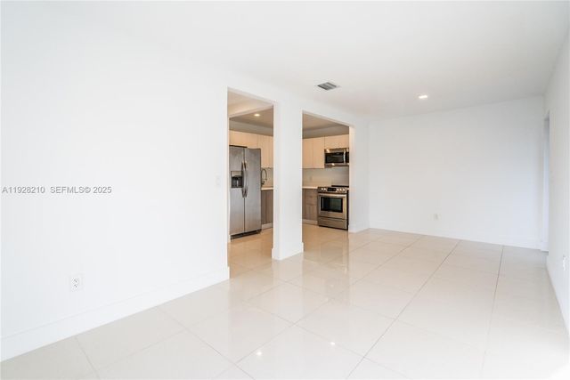 1985 Bay Dr 113, Miami Beach, FL 33141