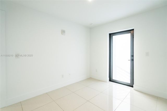 1985 Bay Dr 113, Miami Beach, FL 33141