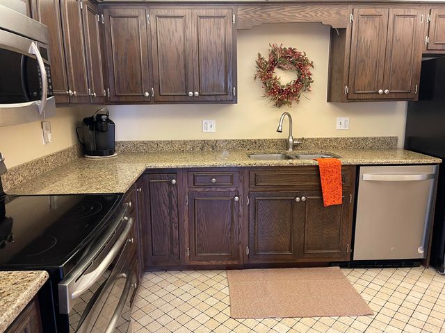 2300 Bordeaux Walk A2, Highland, IN 46322