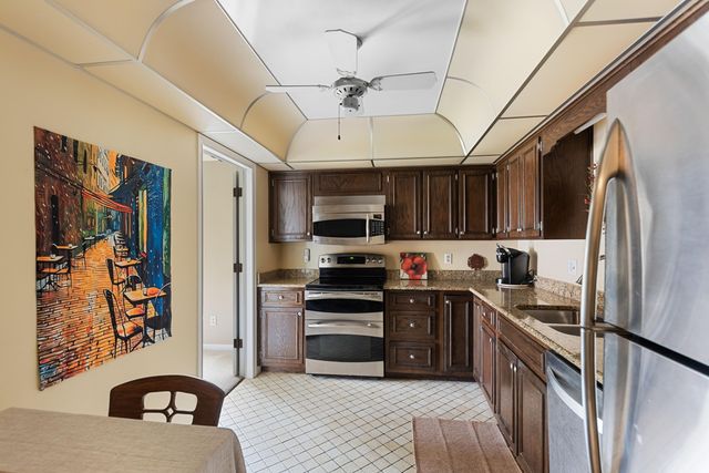 2300 Bordeaux Walk A2, Highland, IN 46322