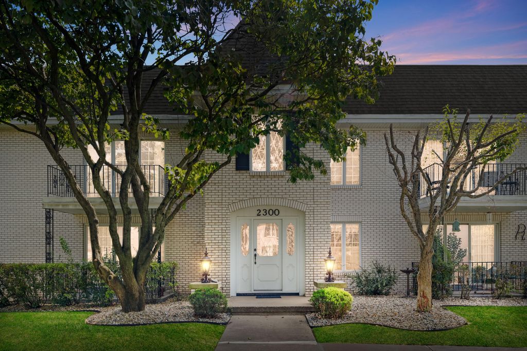 2300 Bordeaux Walk A2, Highland, IN 46322