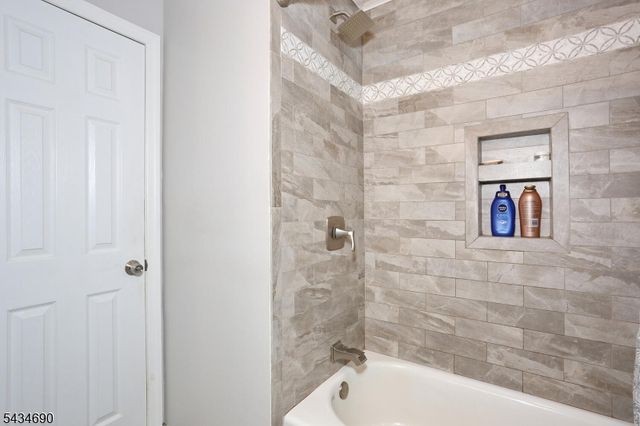 64 Larchmont Dr, West Milford Twp., NJ 07421