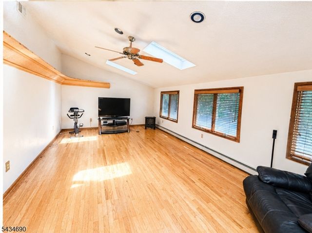 64 Larchmont Dr, West Milford Twp., NJ 07421