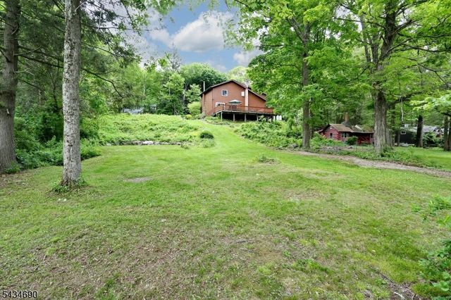 64 Larchmont Dr, West Milford Twp., NJ 07421