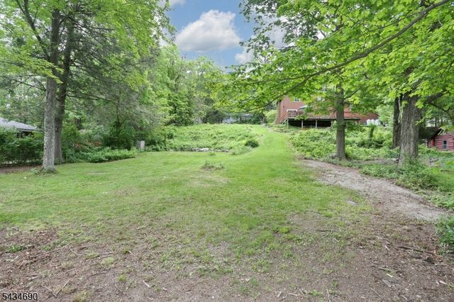 64 Larchmont Dr, West Milford Twp., NJ 07421