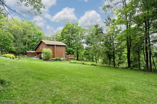 64 Larchmont Dr, West Milford Twp., NJ 07421