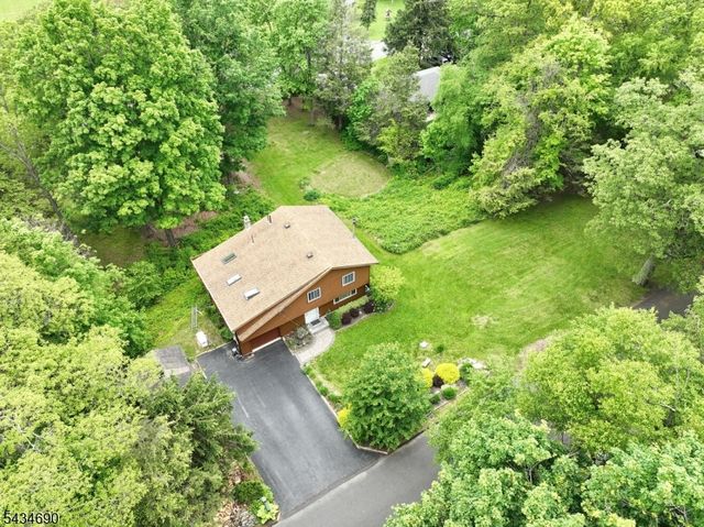 64 Larchmont Dr, West Milford Twp., NJ 07421