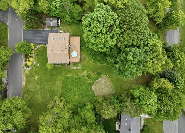 64 Larchmont Dr, West Milford Twp., NJ 07421