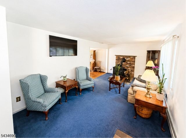 64 Larchmont Dr, West Milford Twp., NJ 07421