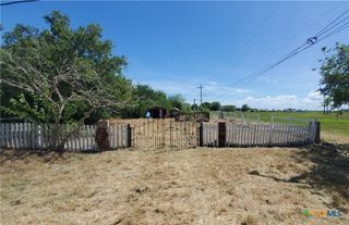 1611 W BROADWAY Avenue, Seadrift, TX 77983