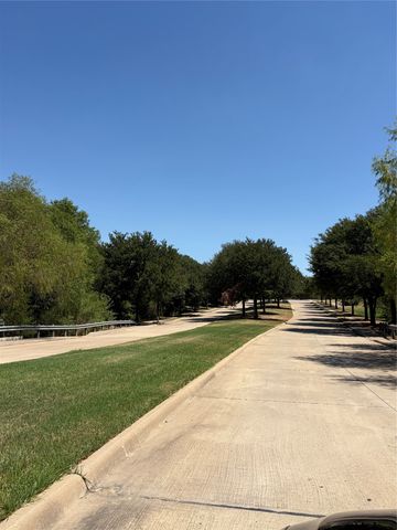 2487 Creekwood Drive, Cedar Hill, TX 75104